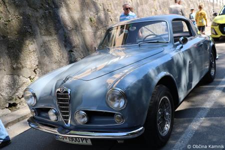 Mednarodna revija starodobnikov v Kamnik privabila ljubitelje klasičnih vozil (40)